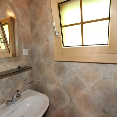 Modern In With Garden Chalet *